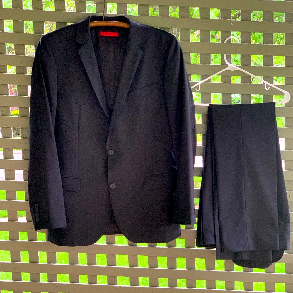 Hugo boss black suit with red accents